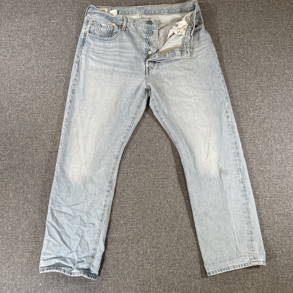 Levi's 501 '90s Jeans Women's Light Wash Button Fly 100% Cotton Size W31 L30